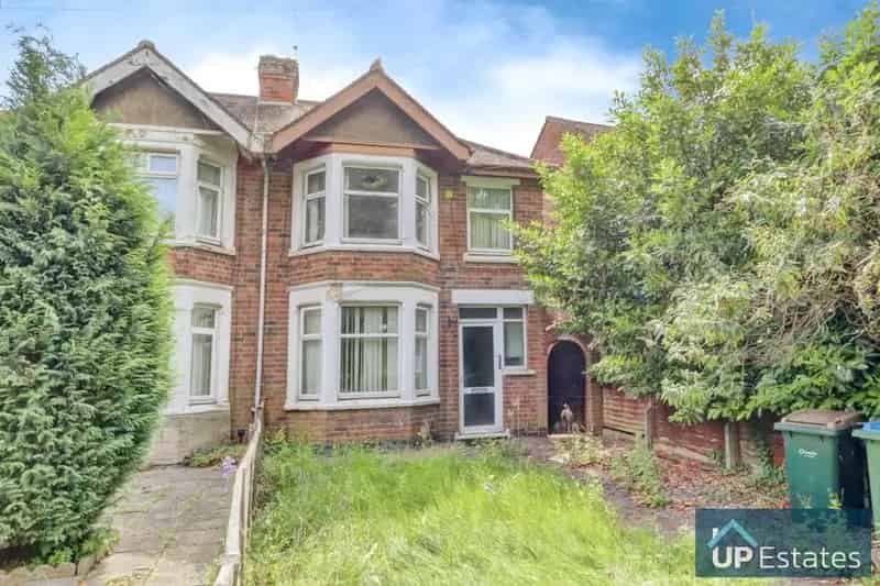 3 Bedroom Semi Detached House For Sale No Upward Chain