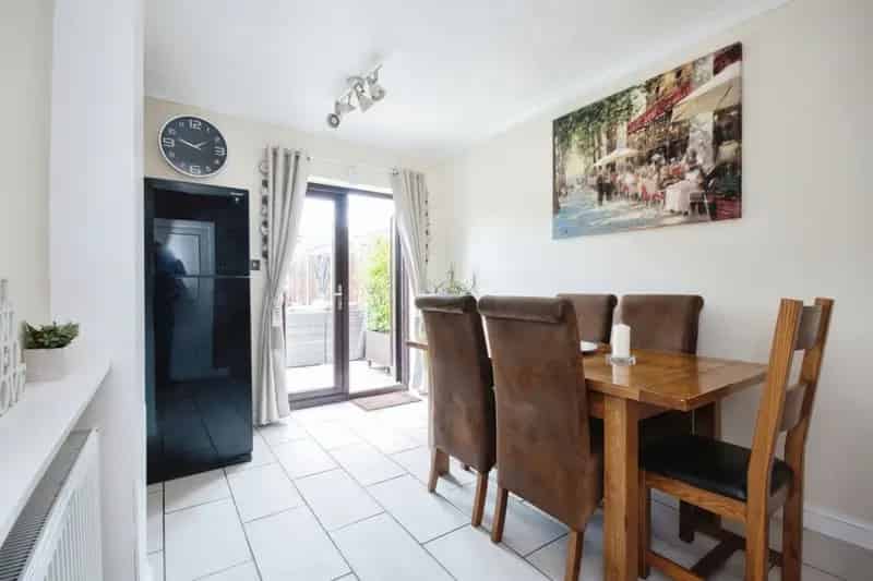 Three Four Bedroom Detached House Northbourne