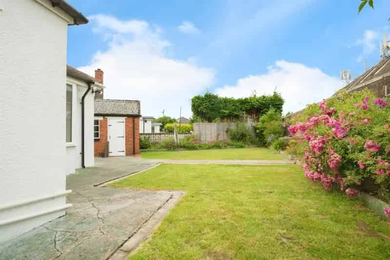 2 Bedroom Detached Bungalow Whitchurch Garage Off Road Parking