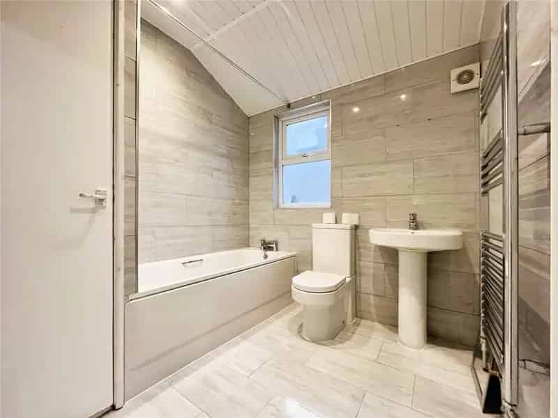 2 3 Bedroom Maisonette Catford SE6 Private Garden Modern Kitchen Close Transport