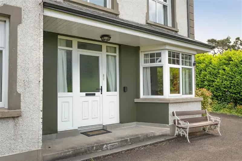 4 Bed Detached House with Gardens and Garage