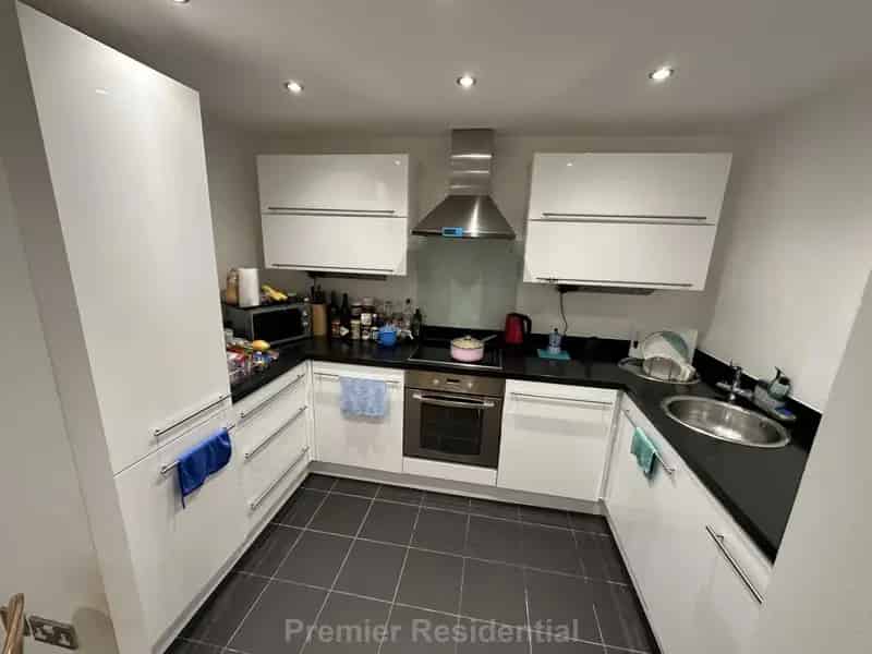 1 Bedroom Furnished Apartment Near Manchester City Centre