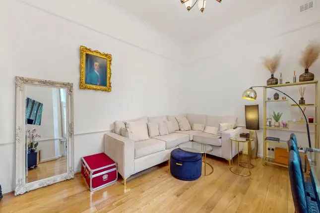 Flat to rent in Redcliffe Square, London SW10