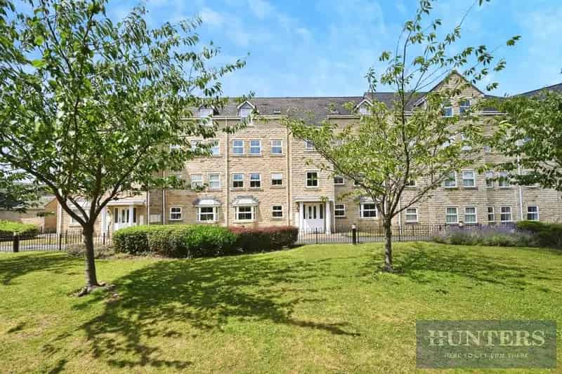 3 Bedroom Penthouse Apartment with Canal Views