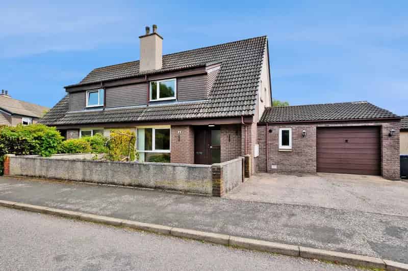 Spacious 2-Bed Semi-Detached House in Westhill with Double Garage