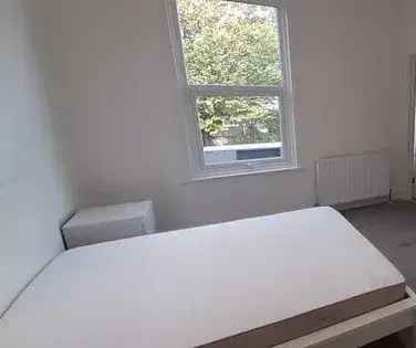 Double Room in Tulse Hill SW2 - En-suite Shower, Shared Kitchen