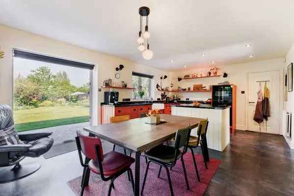 5 Bedroom Detached House for Sale in Gloucester