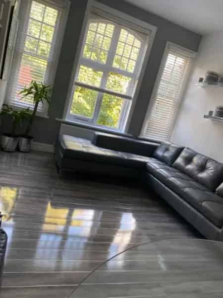 High Ceiling 2-Bedroom Flat with 2 Toilets Near Turnham Green