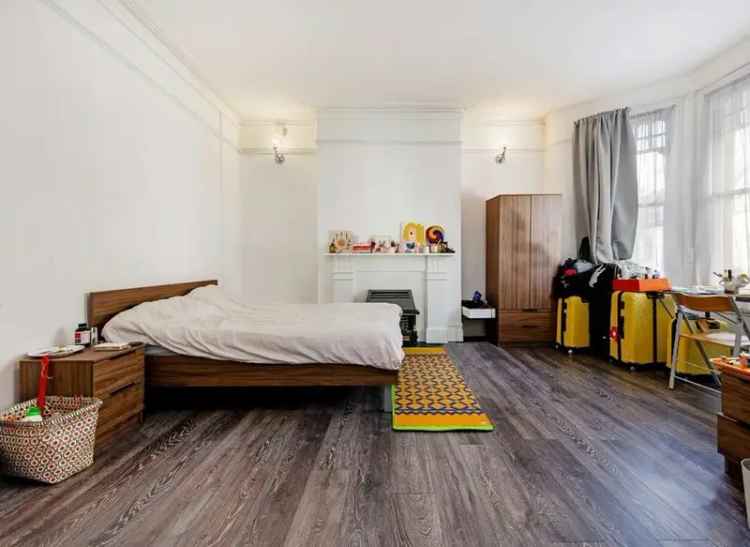 Large Furnished Room in Highbury - All Bills Included