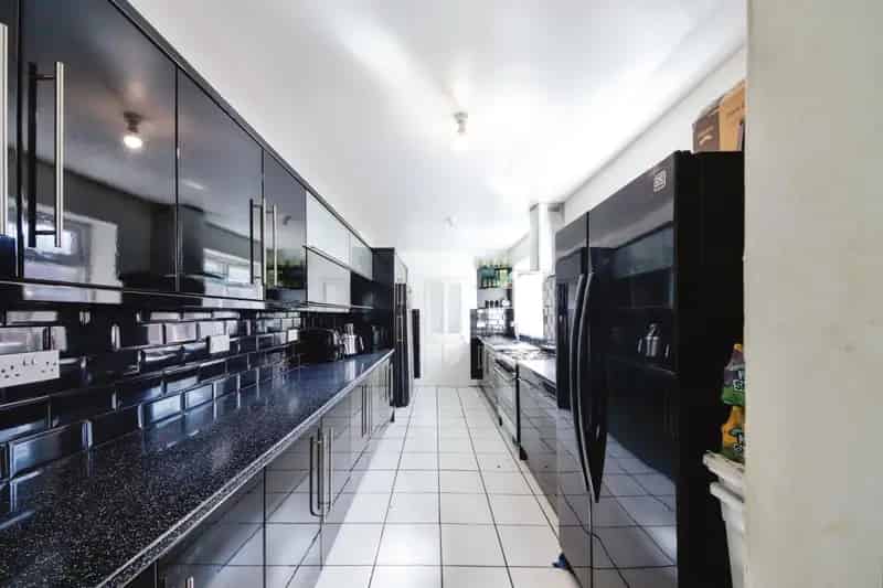 3 Bed House with 2 Reception Rooms and Garden