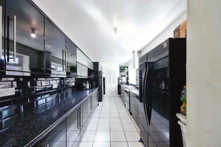 3 Bed House with 2 Reception Rooms and Garden