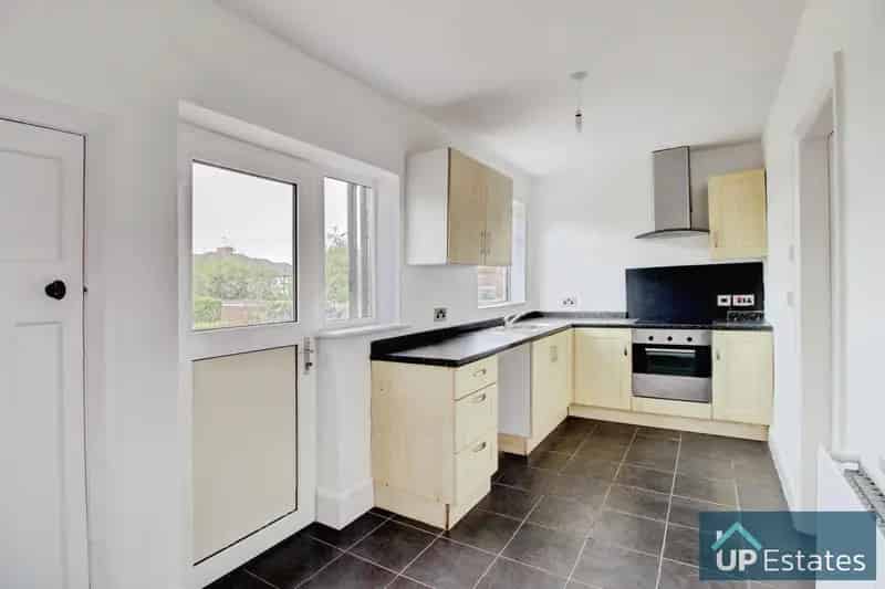 2 Bedroom Terraced House Cheylesmore - Large Garden - No Chain