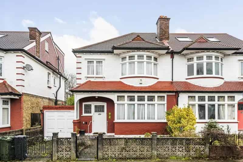3 Bed Semi-Detached House 1200 sq ft Large Garden