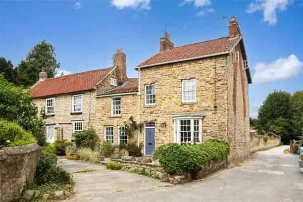 Grade II Listed Townhouse in Pickering with Extensive Gardens and Outbuildings