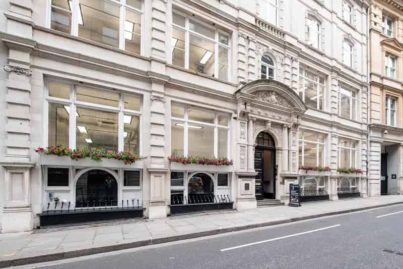 Modern Office Units in Grade II Listed Building City of London