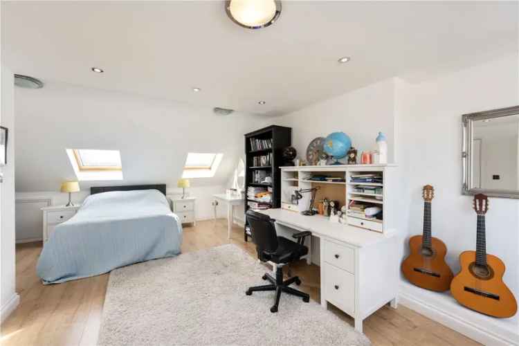 House For Sale in London, England