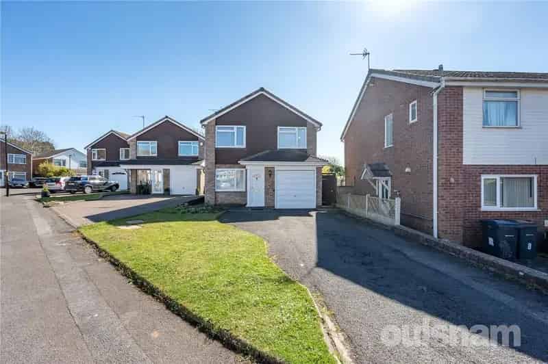 3 Bedroom Detached House for Sale Rednal No Onward Chain