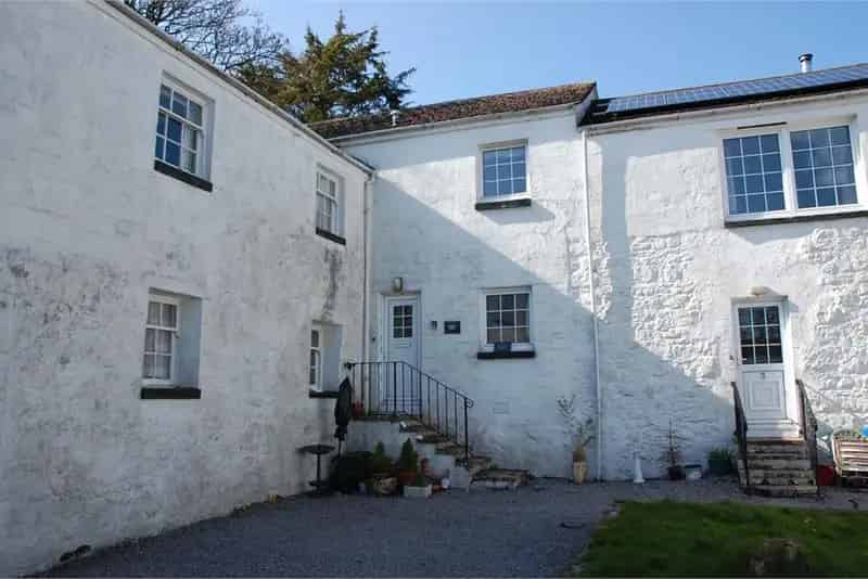 3 Bed House - Terraced with 2 Reception Rooms