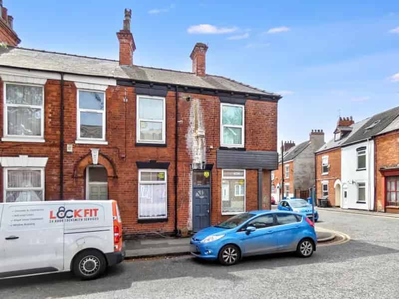 3 Bedroom End Terrace House For Sale Online Auction
