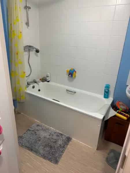 Two Bed Flat Near Bus and School