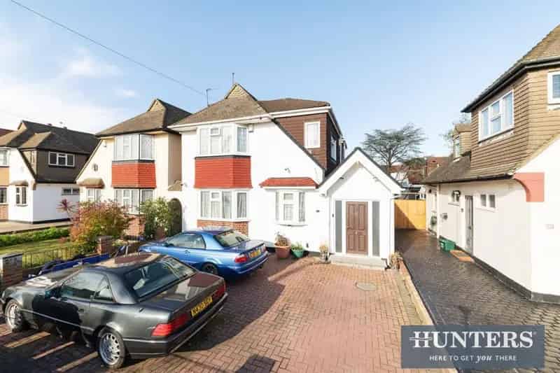 5 bedroom House
 For Sale 
Total Size: 2015 SQ FT
