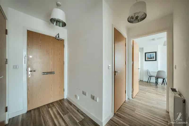 2 bed flat for sale