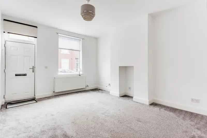 2 Bedroom Mid Terrace House Wakefield West Yorkshire WF2