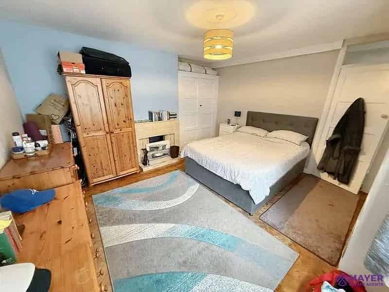 1 Bed Flat for Sale Ground Floor South Facing Garden Modern Kitchen