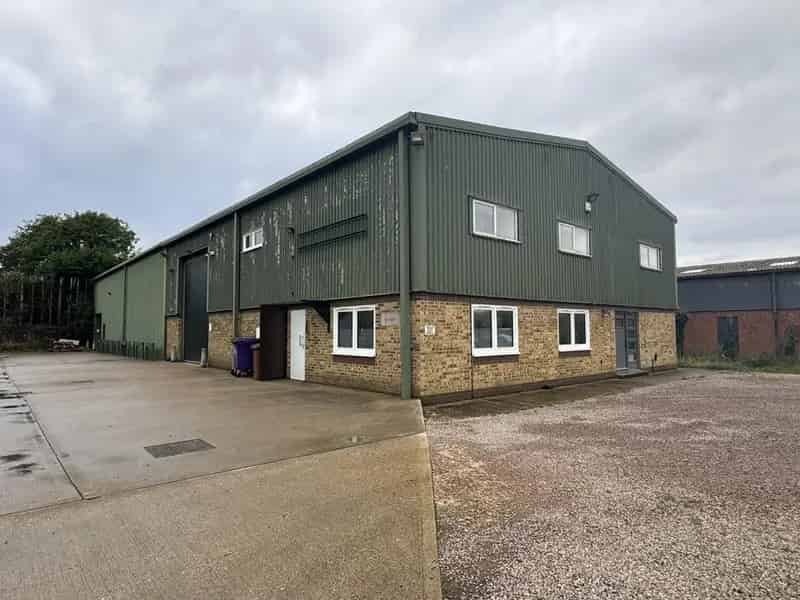 Warehouse Industrial Unit with Offices For Lease