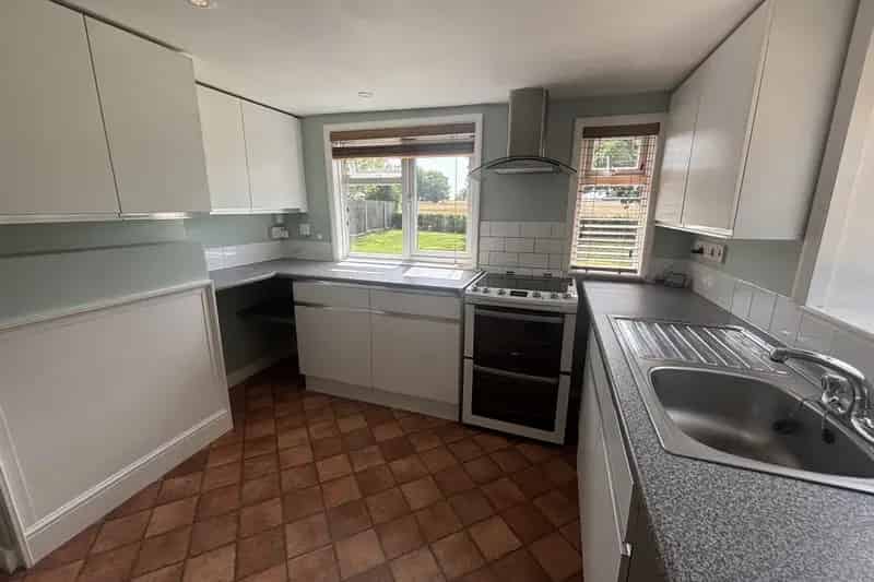 Modern 1 Bedroom House Zero Deposit Garden Driveway