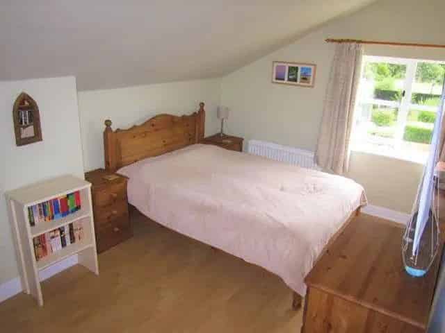 5 Bed Detached Cottage with Stables and 4 Acres