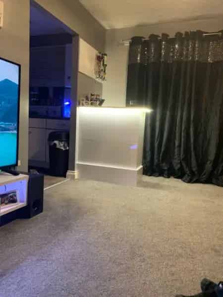 1st Floor Flat 2 Double Bedrooms Newly Fitted Kitchen and Bathroom