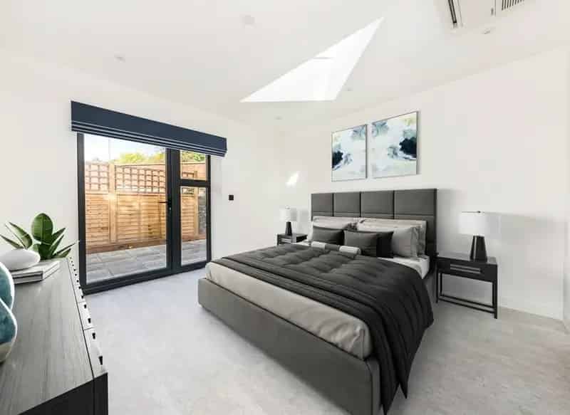 2 Bed 2 Bath Freehold House Near Streatham Station