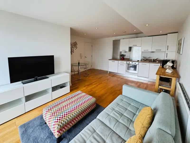 2 Bedroom Flat For Sale Gateway North Leeds City Centre