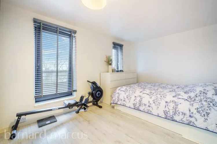 2 Bedroom Maisonette Feltham Large Balcony Secure Parking Long Lease