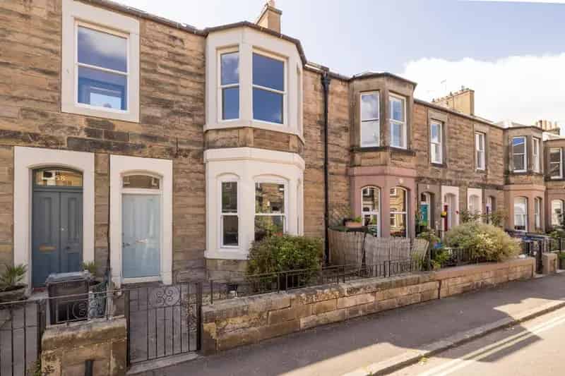 1 Bedroom Flat for Sale in Edinburgh