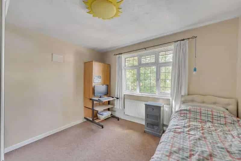 2 bed flat for sale