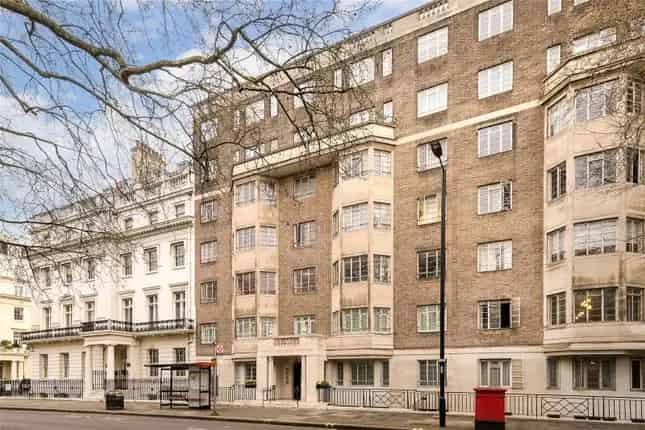 Flat for sale in Hyde Park Place, London W2