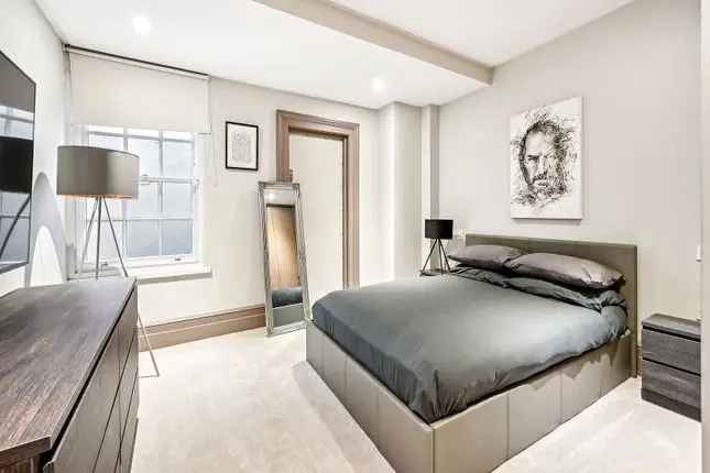 3-Bedroom Apartment Soho Square Central London Luxury Living