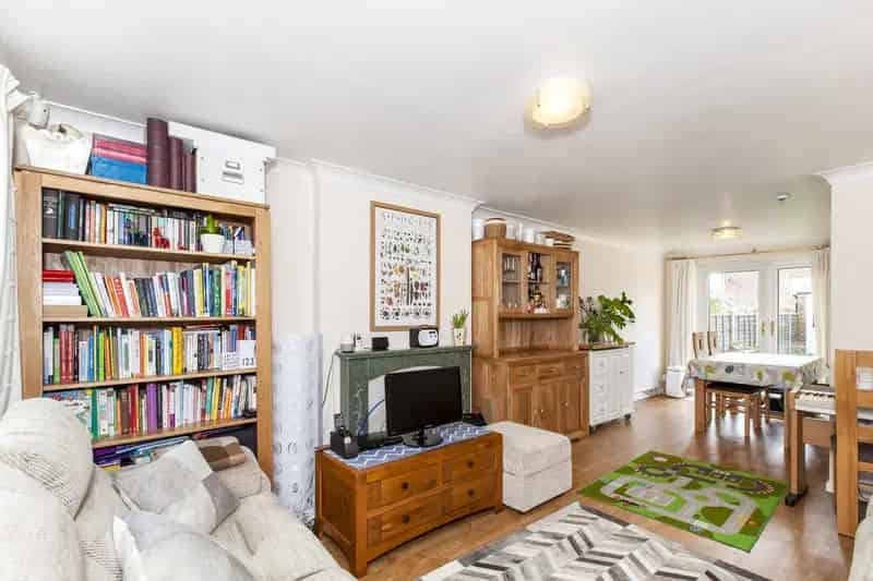 3 Bedroom Semi-Detached House Near Schools and Amenities