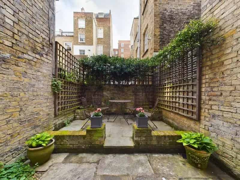 2 Bedroom Flat for Sale London SW1V 1376 sqft Private Patio Off Street Garaging