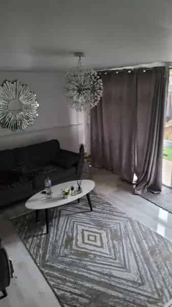 Ground Floor Maisonette 2 Double Bedrooms Large Kitchen Family Home