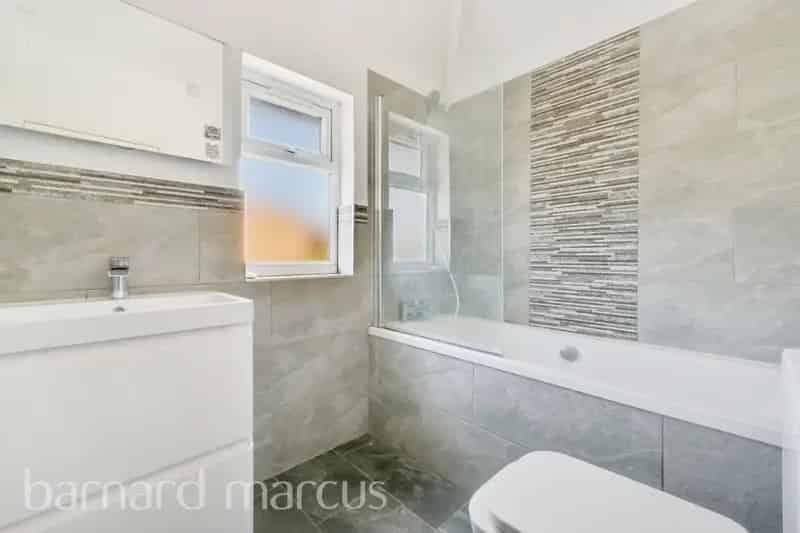 3 Bedroom House Feltham Available Now