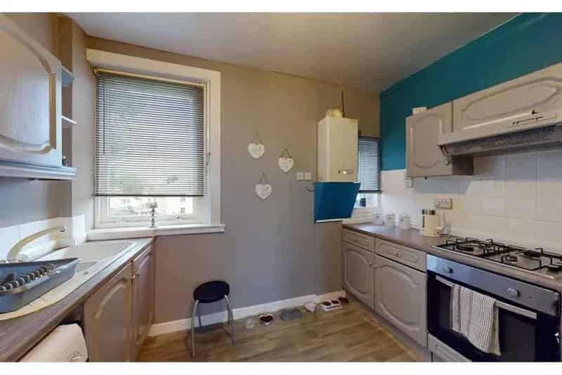 2 Bed Flat Upper 1 Reception Room