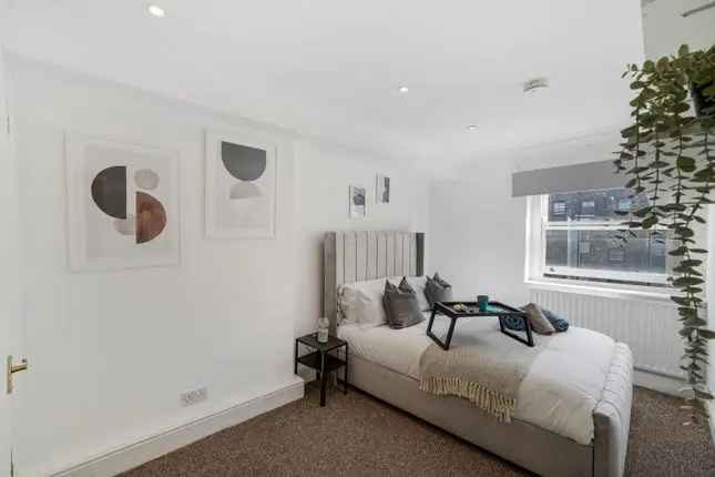 Flat to rent in Westbourne Grove, London W2