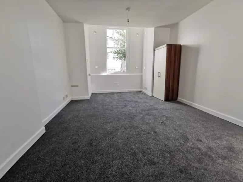 Studio Flat Ground Floor Council Tax Water Rates Included