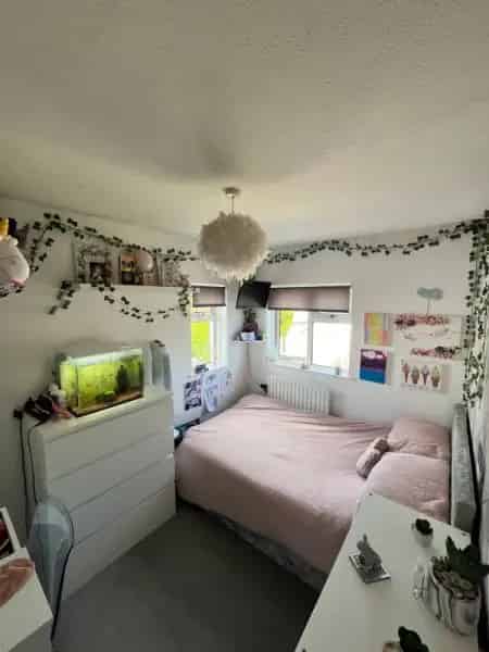 Large 3 Bed Semi Detached House with Garden and Driveway