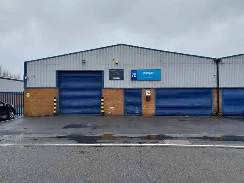 5028 sq ft Industrial Warehouse Unit To Let