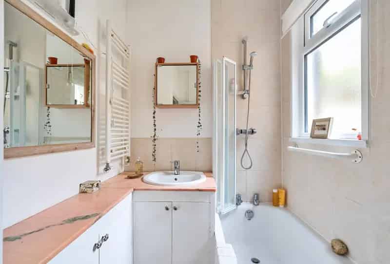 3 Bedroom Maisonette for Sale with Garden and Fantastic Views