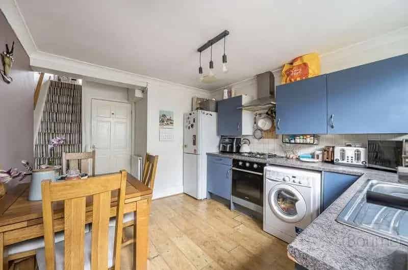 2 Bed House for Sale in Farnham Badshot Lea